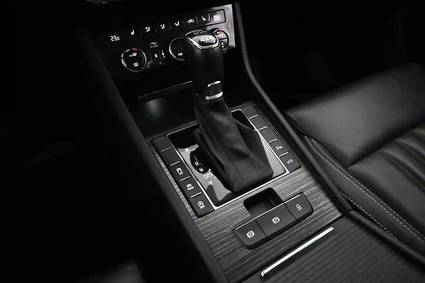 Car Image - yoWYJ7bbNn3bSf7Qz4j5T