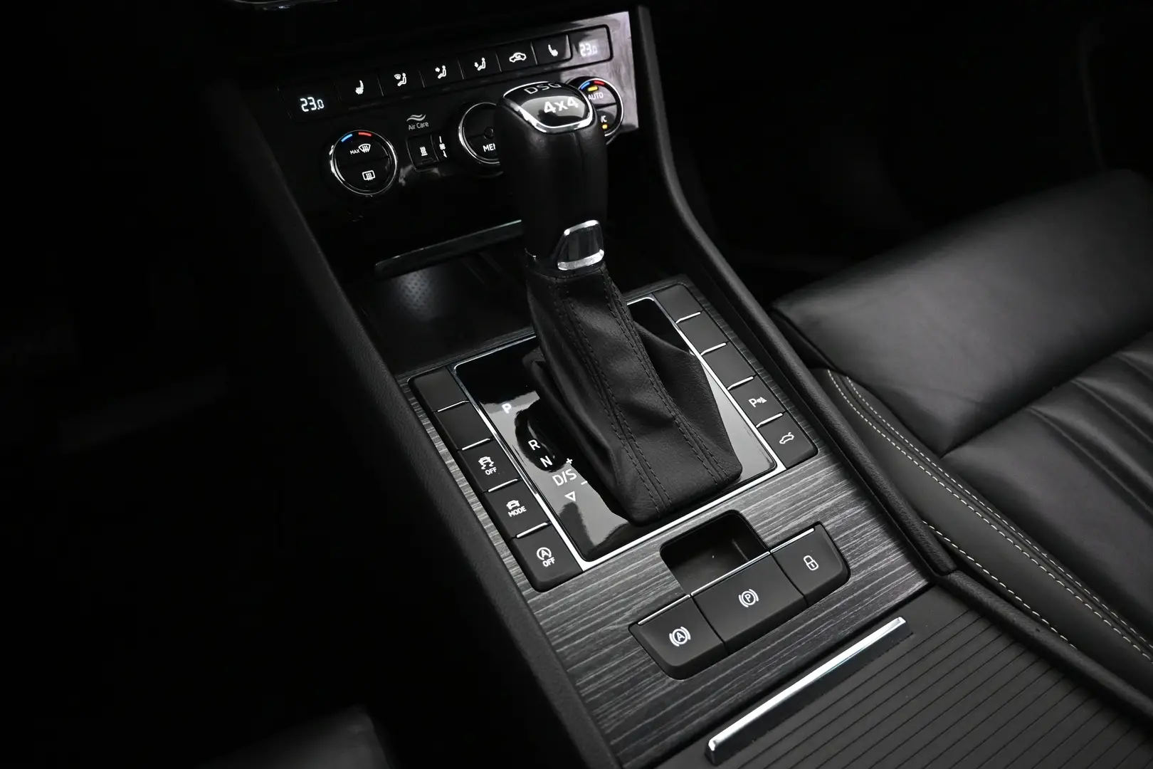 Car Image - yoWYJ7bbNn3bSf7Qz4j5T