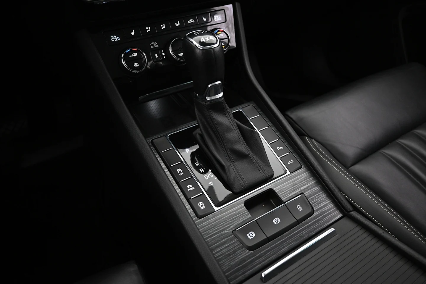 Car Image - yoWYJ7bbNn3bSf7Qz4j5T