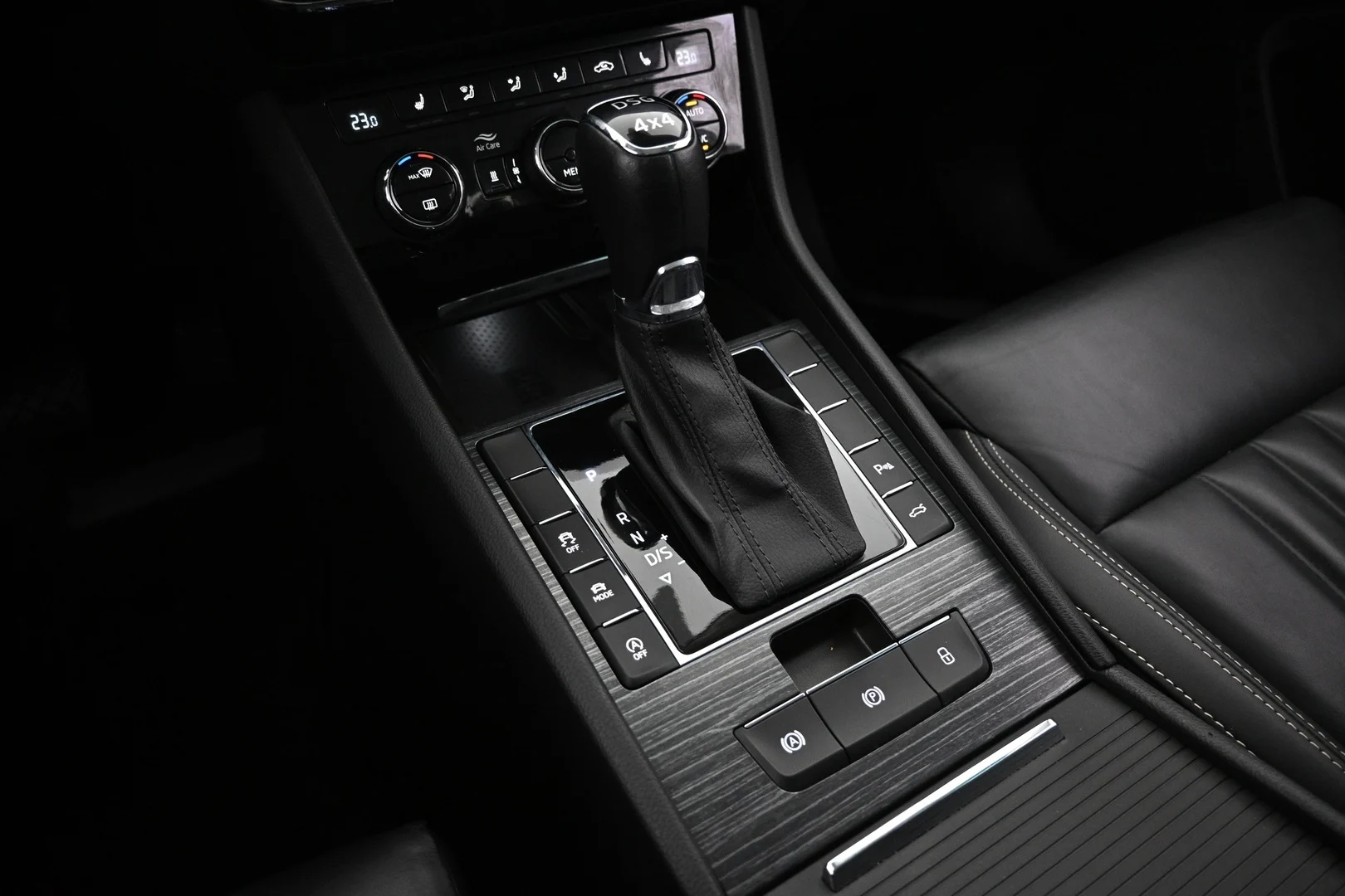 Car Image - yoWYJ7bbNn3bSf7Qz4j5T