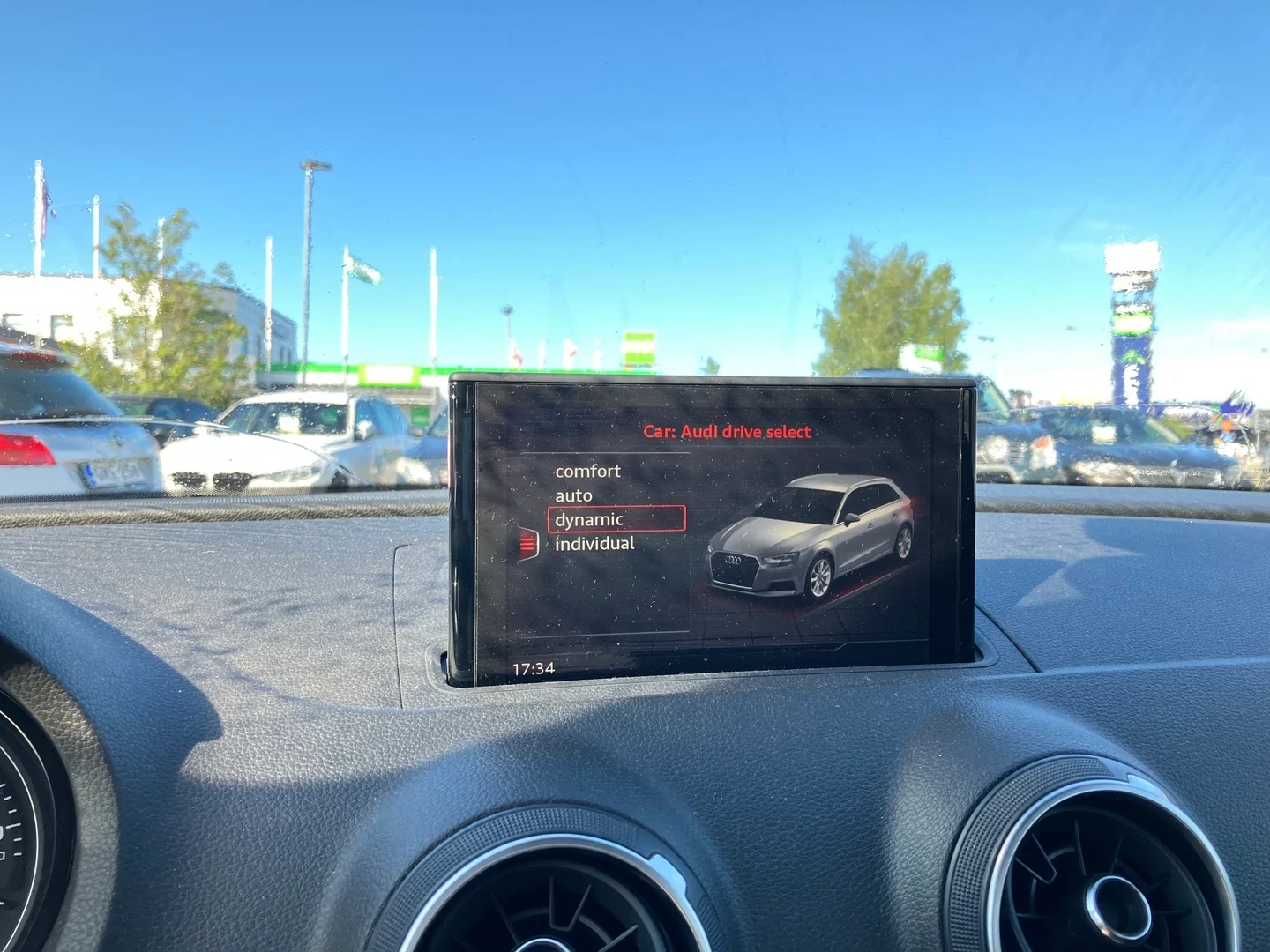 Car Image - 2RX8o0yEzg9sioK1BczhSR
