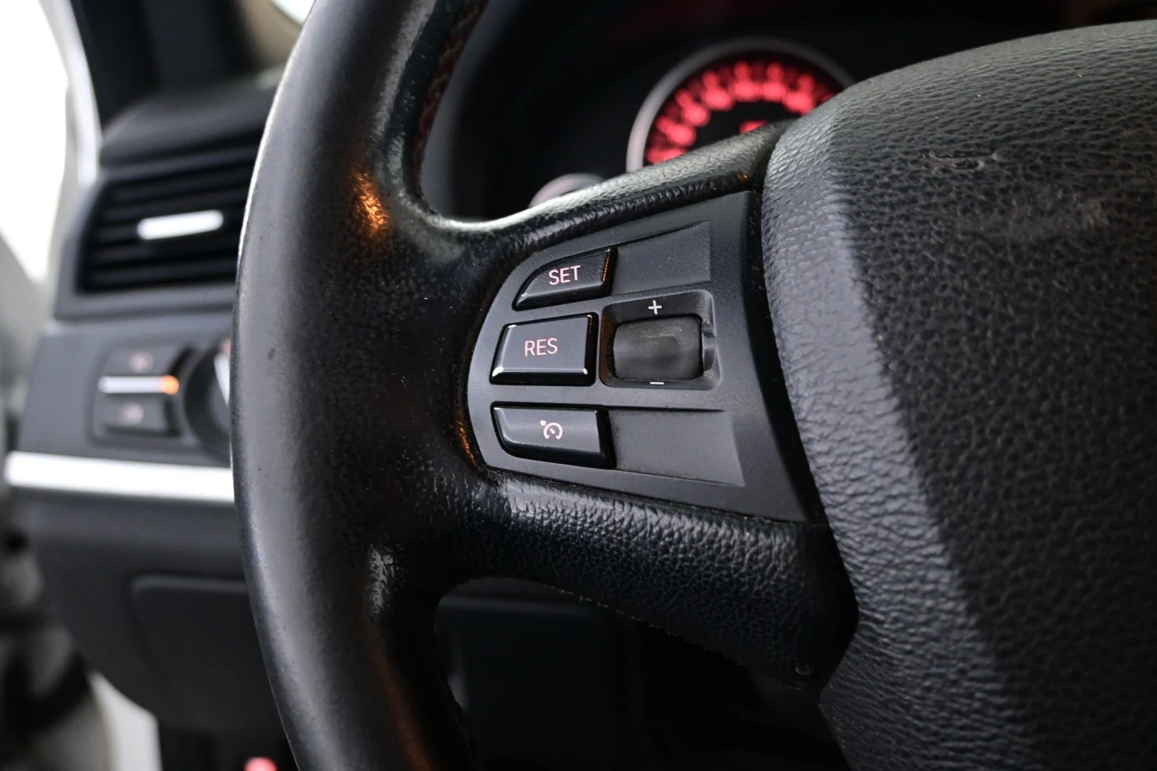 Car Image - 6pHzUXo1t3HjiUOmOq62Uk