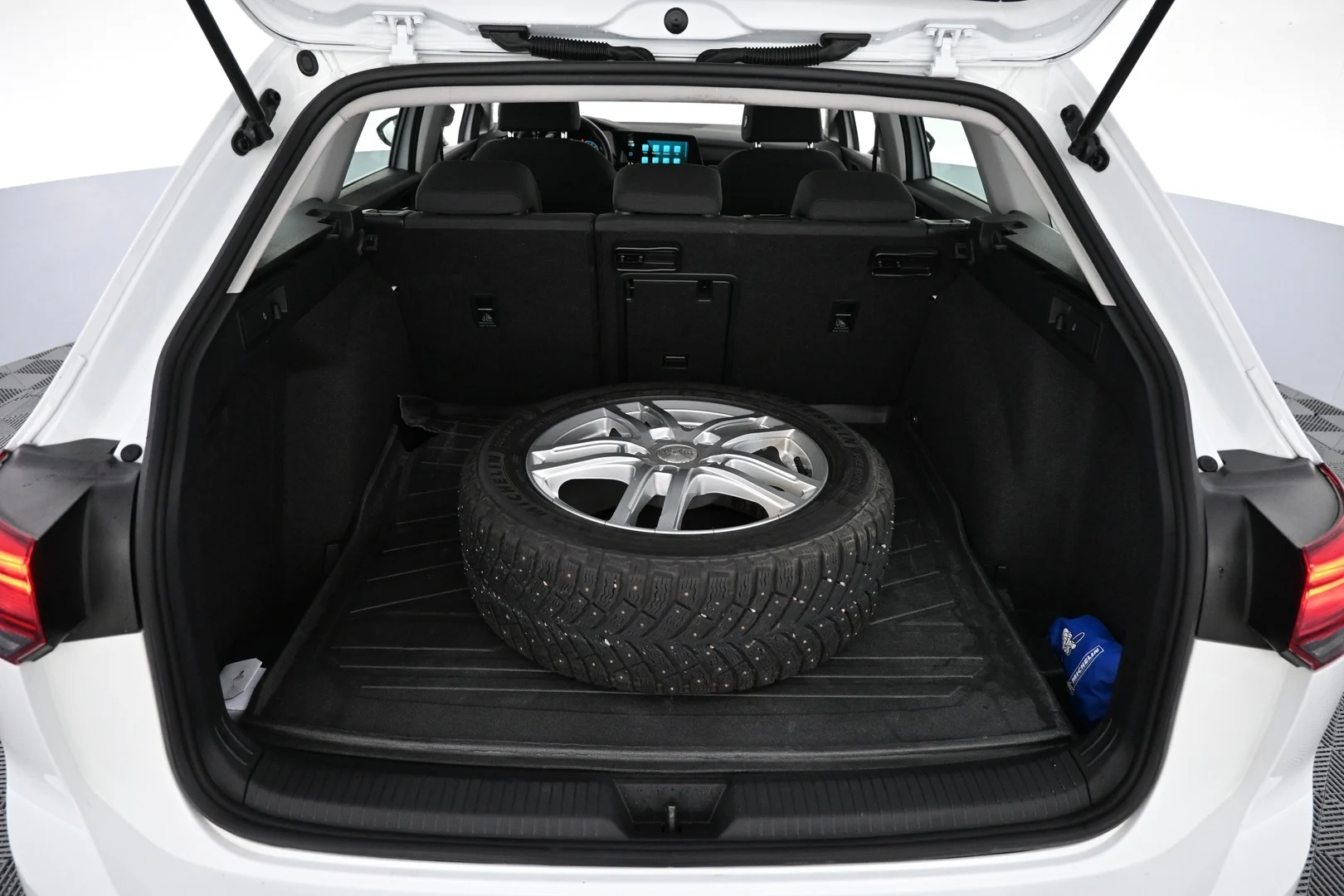 Car Image - 3ZoQ6aDfTI45v2pvVZYcOr