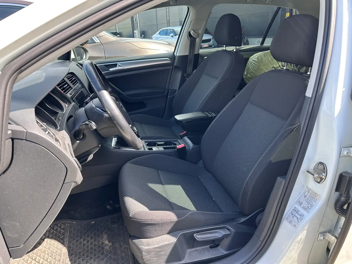 Car Image - 6mYDKD5XtfdO3aaplZ6YRO