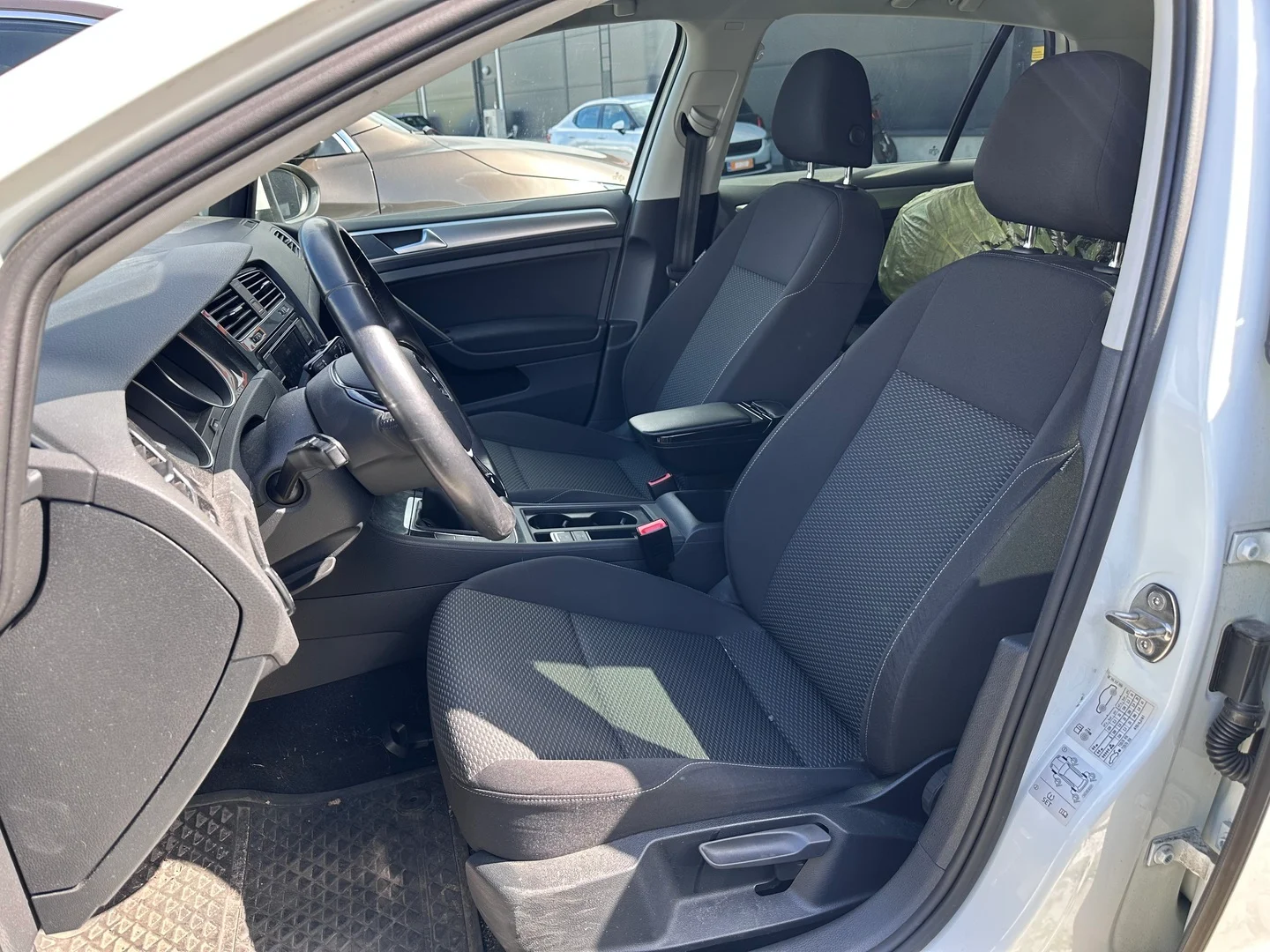 Car Image - 6mYDKD5XtfdO3aaplZ6YRO