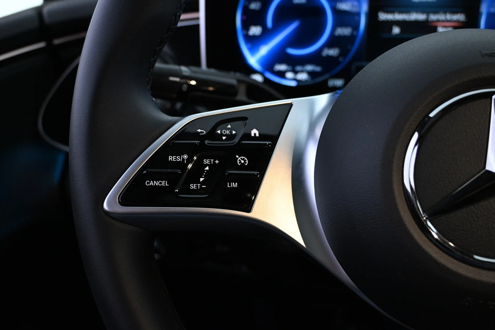 Car Image - 55QNx8k36PDWx8D1KHFrnF