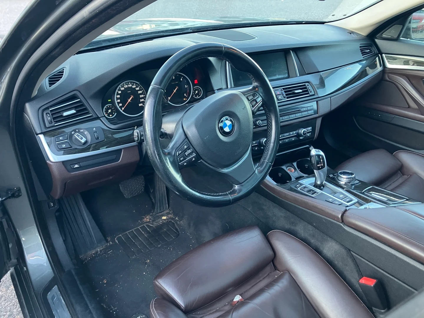 Car Image - 64NRsJB1XdzB4F9shqFkfo