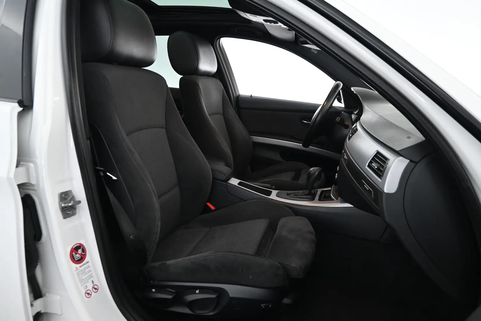 Car Image - 1iYP7cfEd8FWCTWdrMyzLu