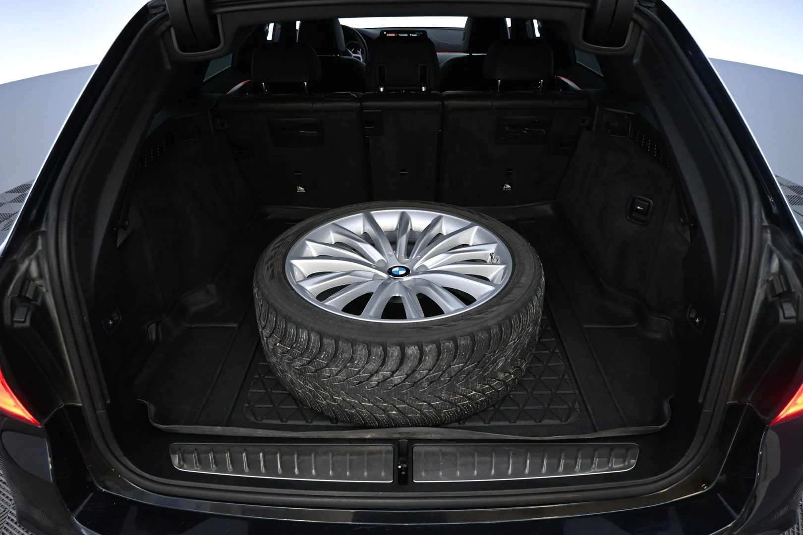 Car Image - 2u0UkxjcXIIdZLHen0Gx1e