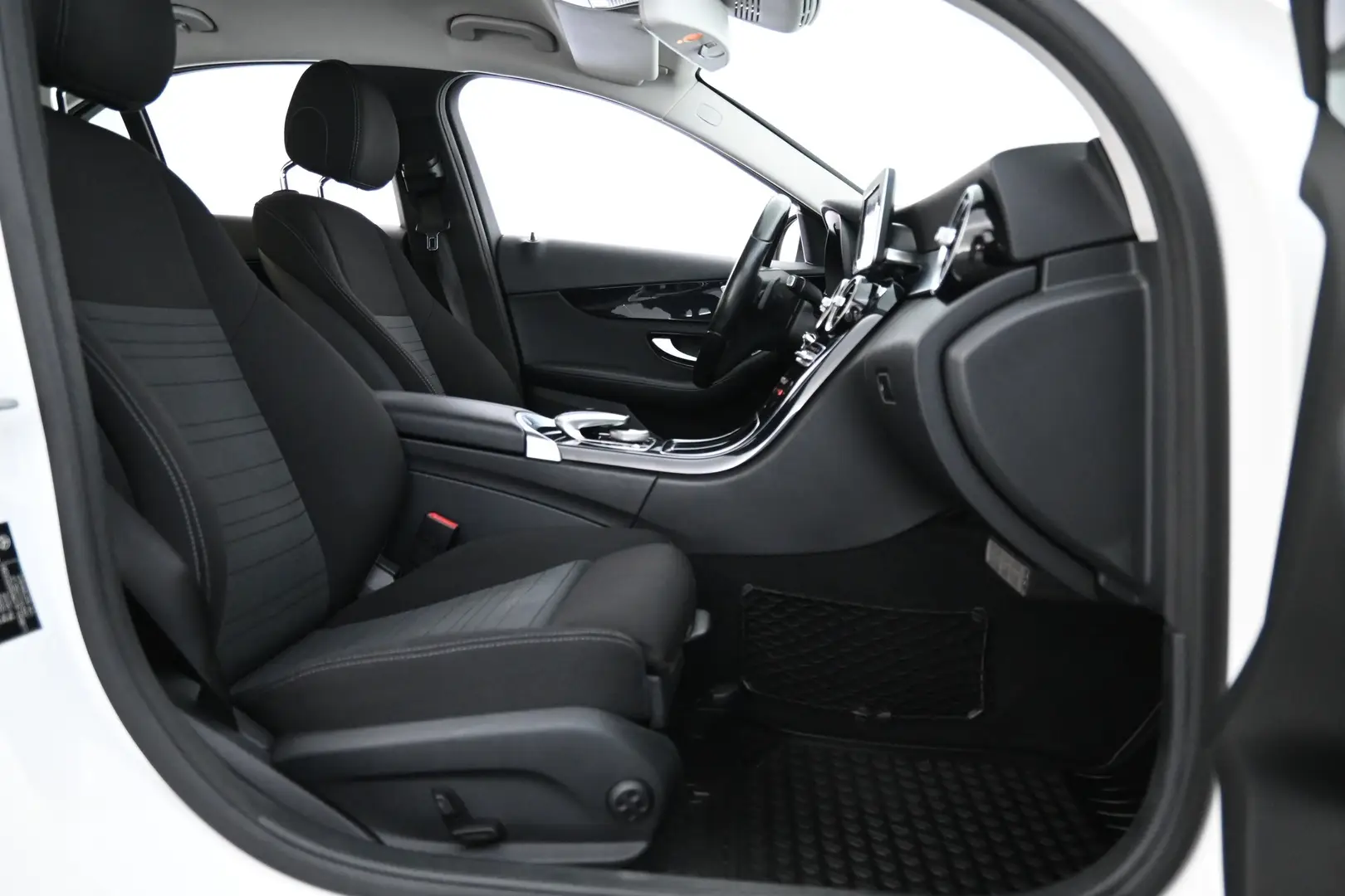 Car Image - 5j41GQu0XAtiKu8MjGRNON