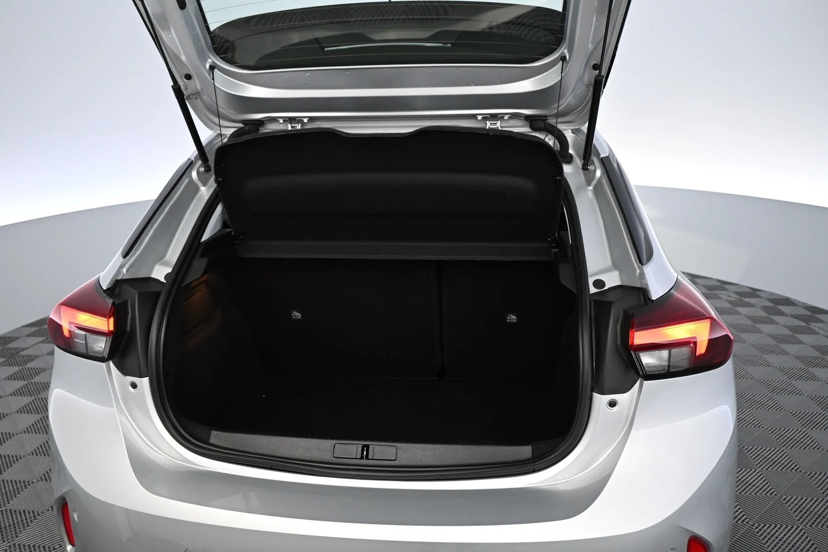 Car Image - 6KswBQwzFr54C91KngiPMu