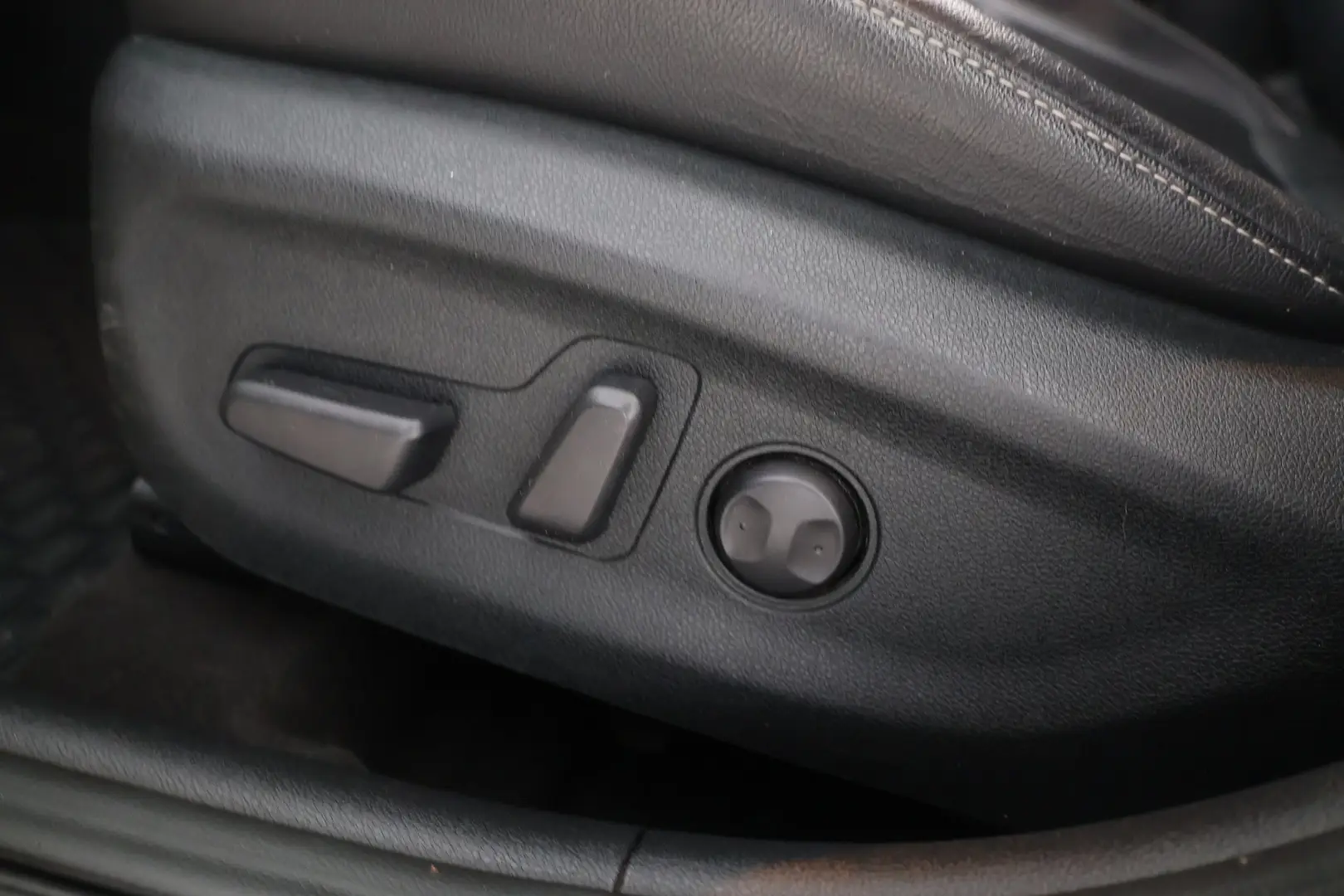 Car Image - 2mkQt3Zs3IbKnHy2AU8rzz