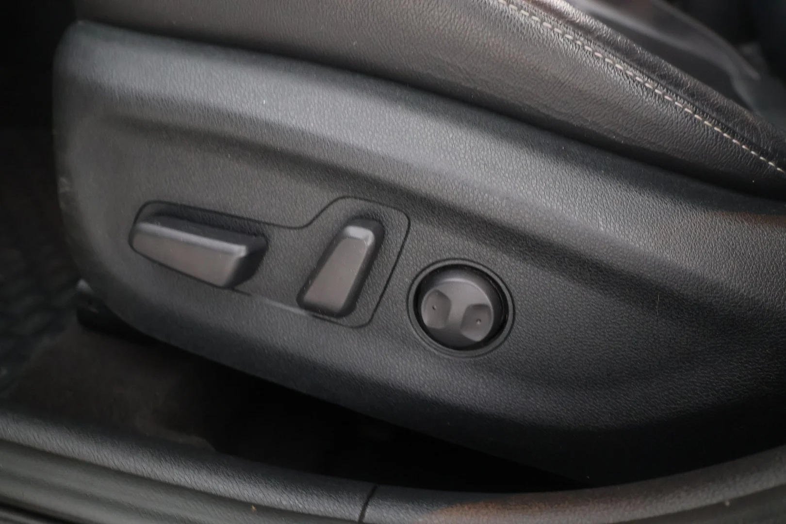 Car Image - 2mkQt3Zs3IbKnHy2AU8rzz