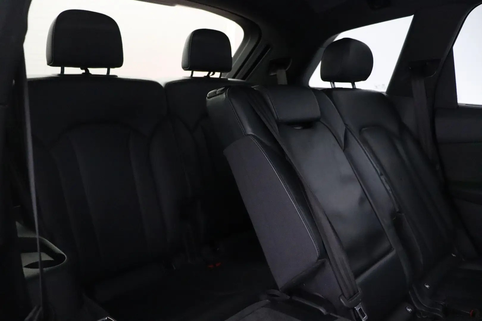 Car Image - 3EyzQnf7t201rDR68M1k35