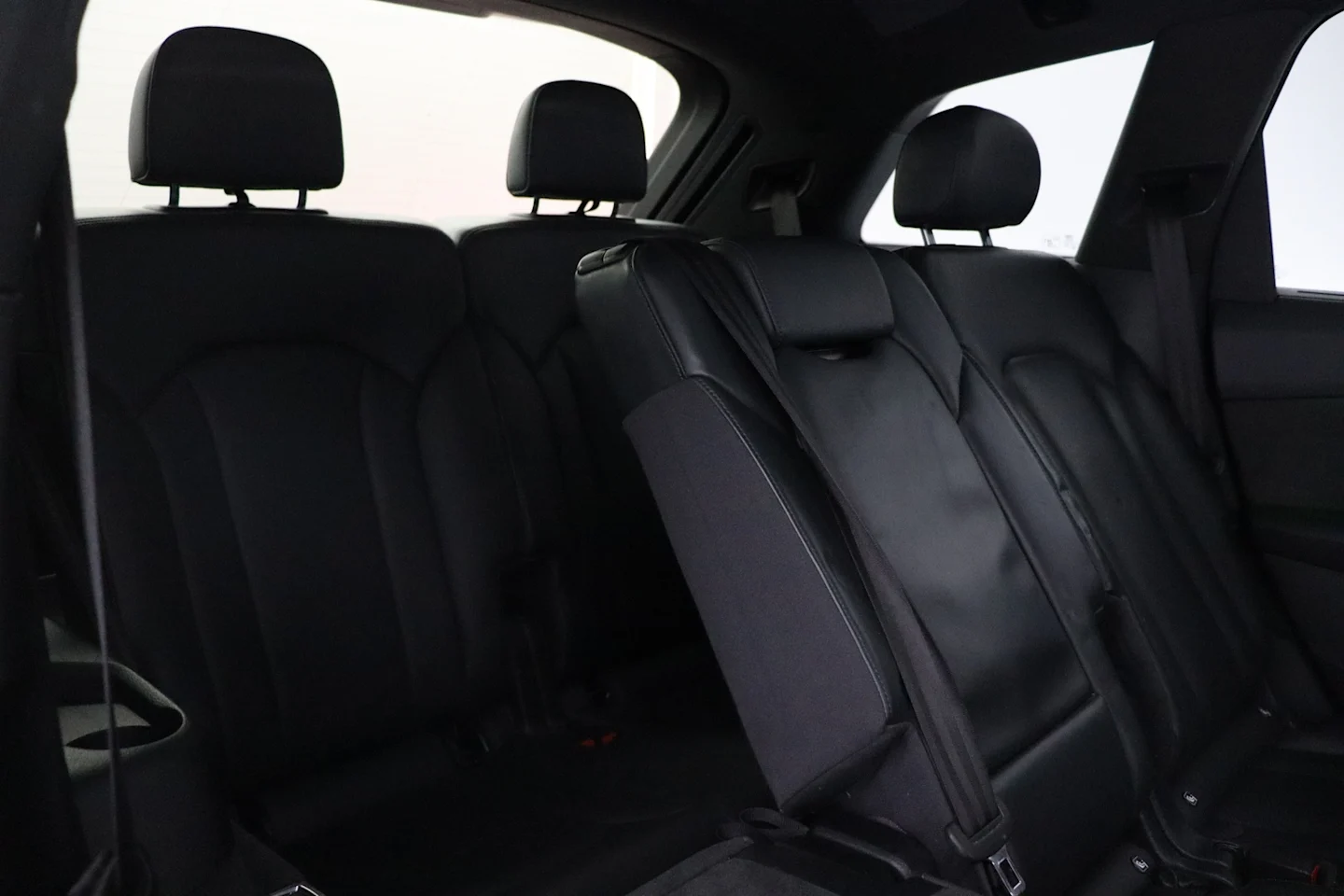 Car Image - 3EyzQnf7t201rDR68M1k35