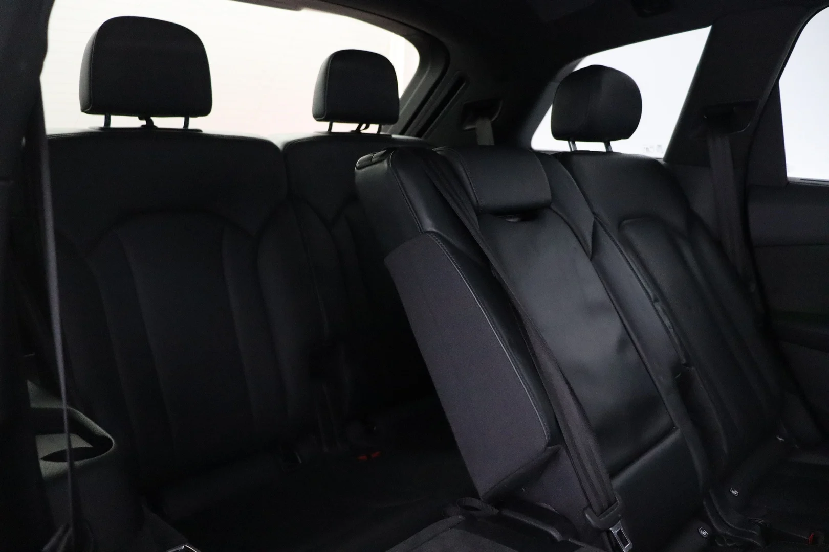 Car Image - 3EyzQnf7t201rDR68M1k35