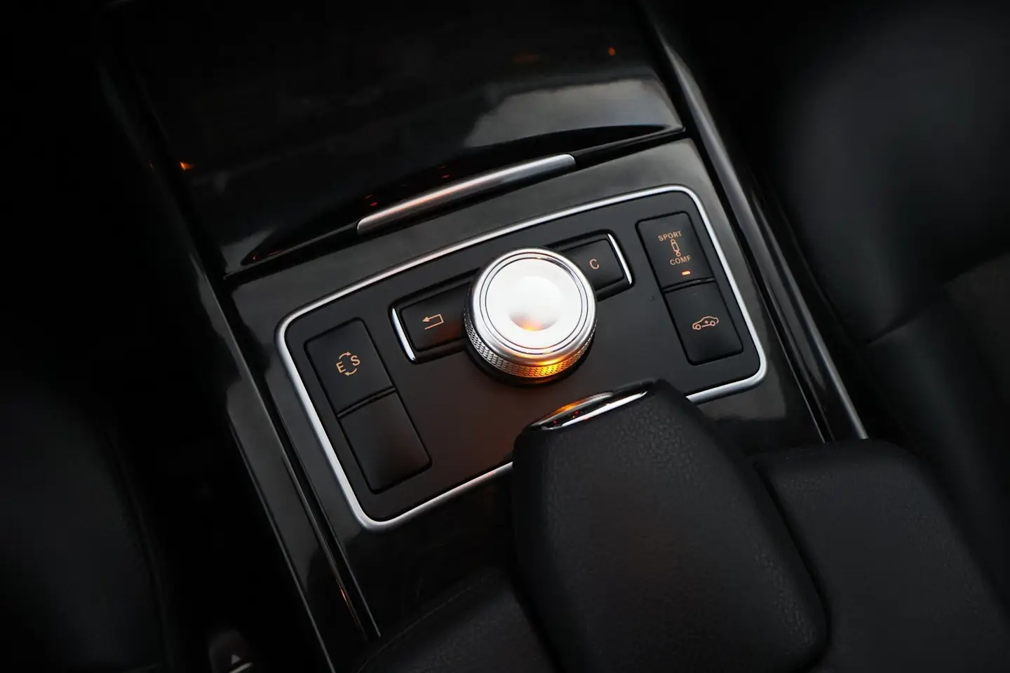 Car Image - 5M5KzdrU7aPhcvEv6EBpM8