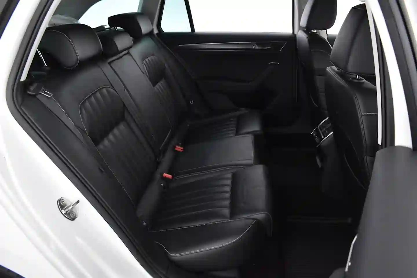 Car Image - 1ppMhnNLcfkB6NYqHdQyeJ