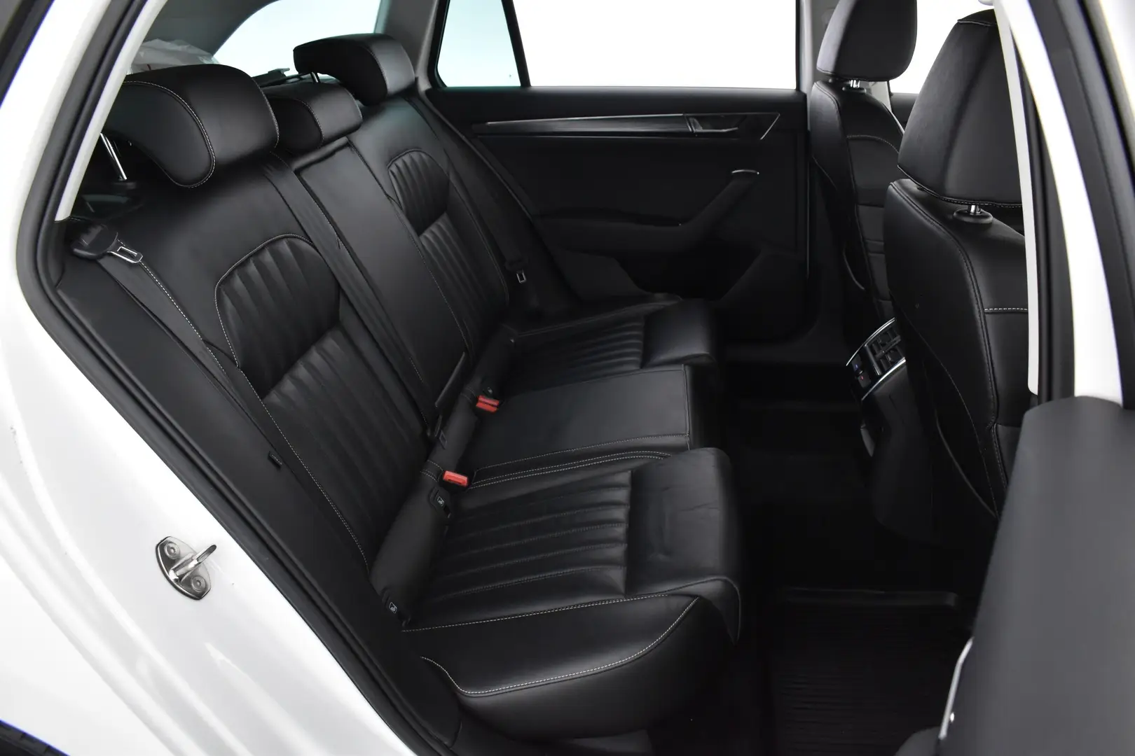 Car Image - 1ppMhnNLcfkB6NYqHdQyeJ