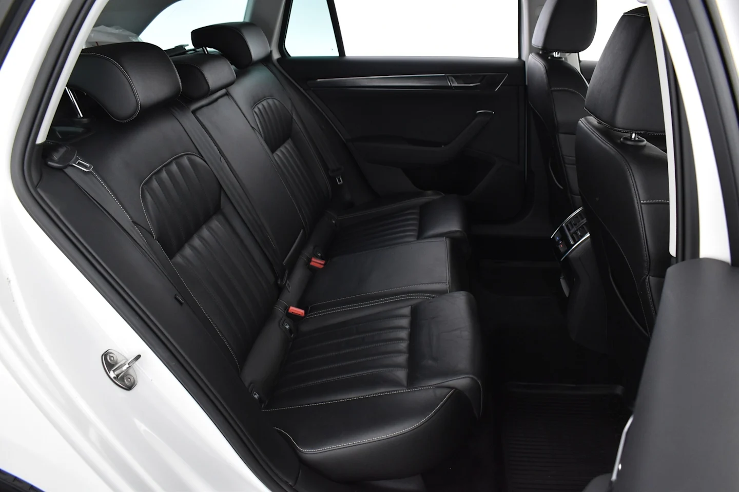 Car Image - 1ppMhnNLcfkB6NYqHdQyeJ