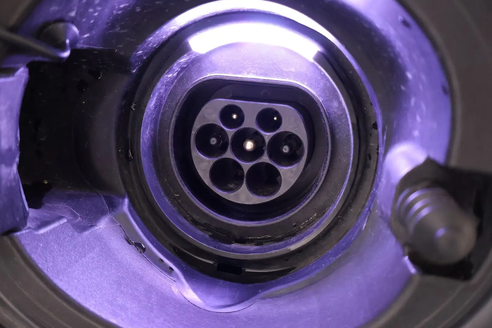Car Image - 3tNxV0jiomKrE6qTfGiJLz
