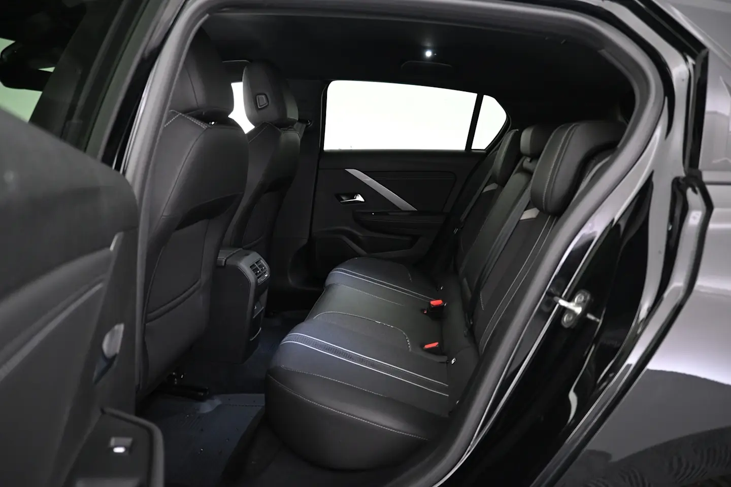 Car Image - 6Mdk6y9OFnQclCWyKh1Hgh