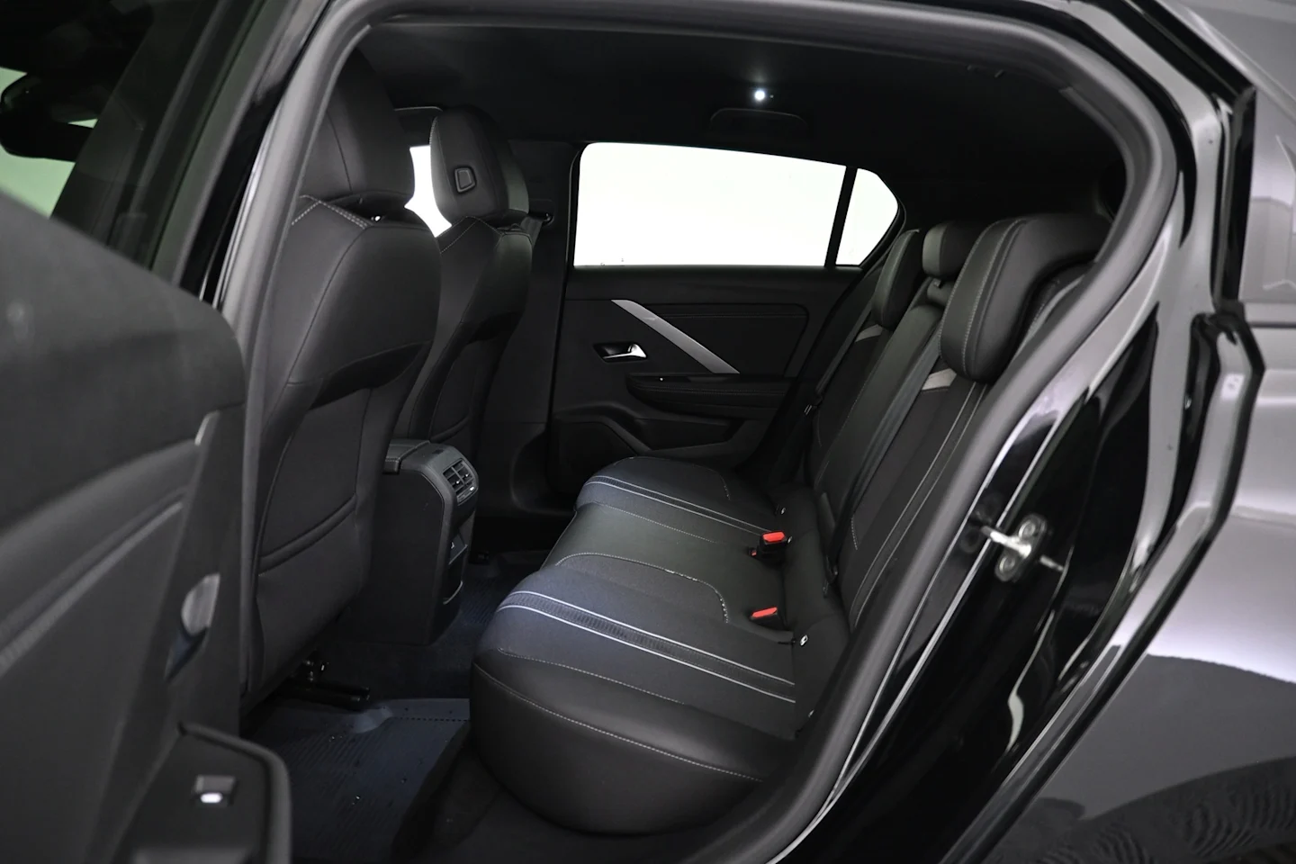 Car Image - 6Mdk6y9OFnQclCWyKh1Hgh