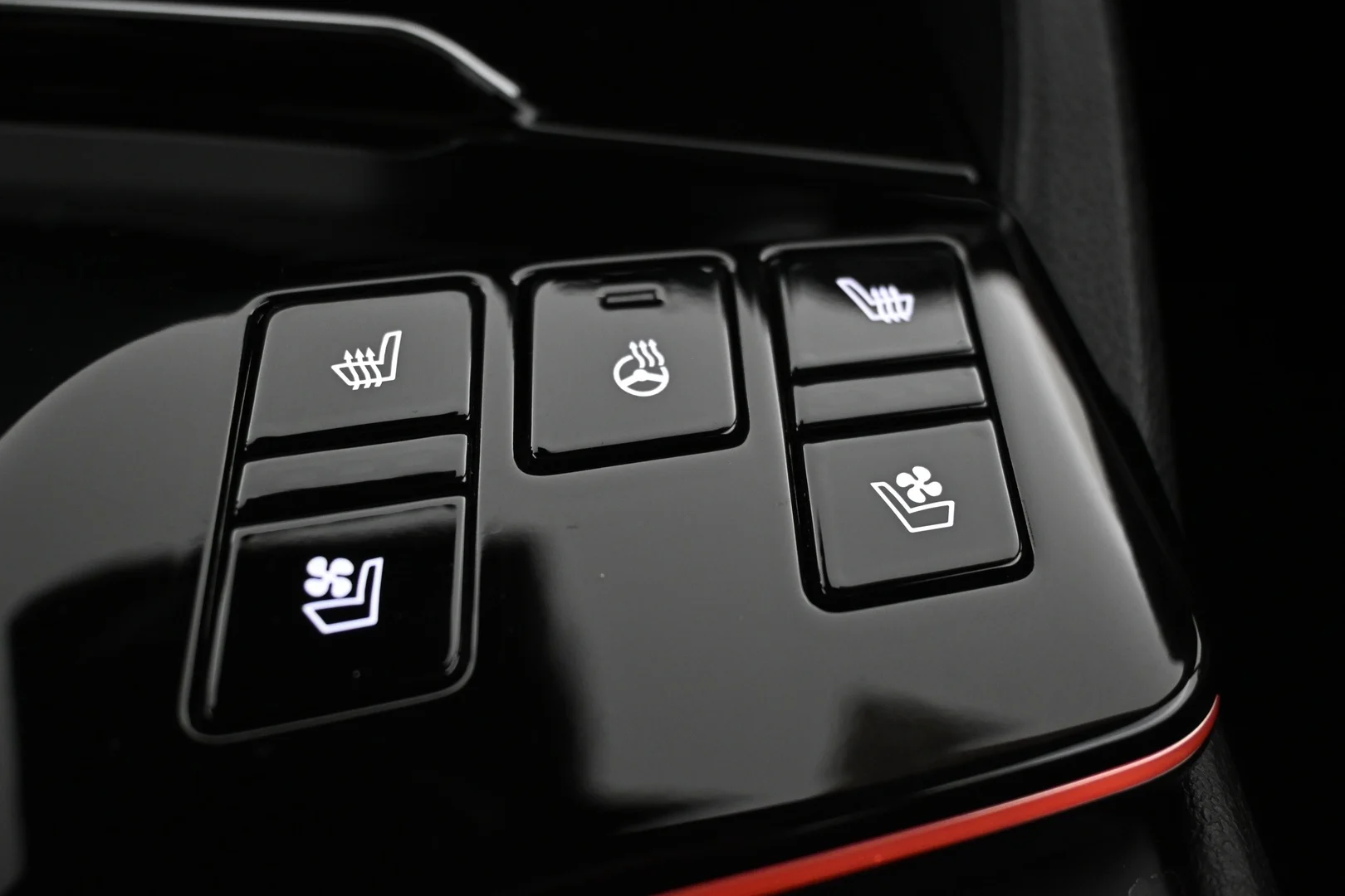 Car Image - 1bntEeaDl5xSw17Z2jUWD4