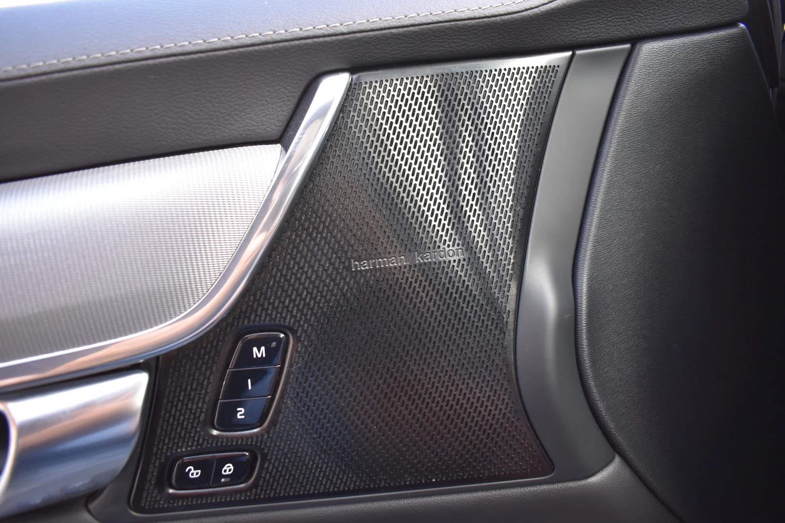 Car Image - 3XYsnNx7mz4e9D24DQNjsf