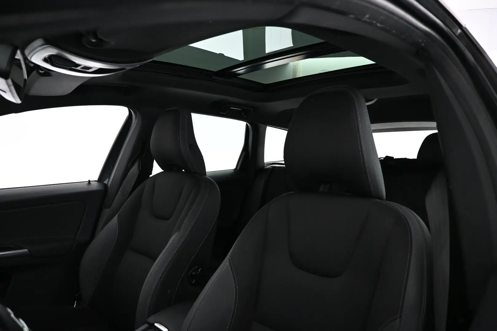 Car Image - 19z1A3QgTfYRVEhPiz8c1M