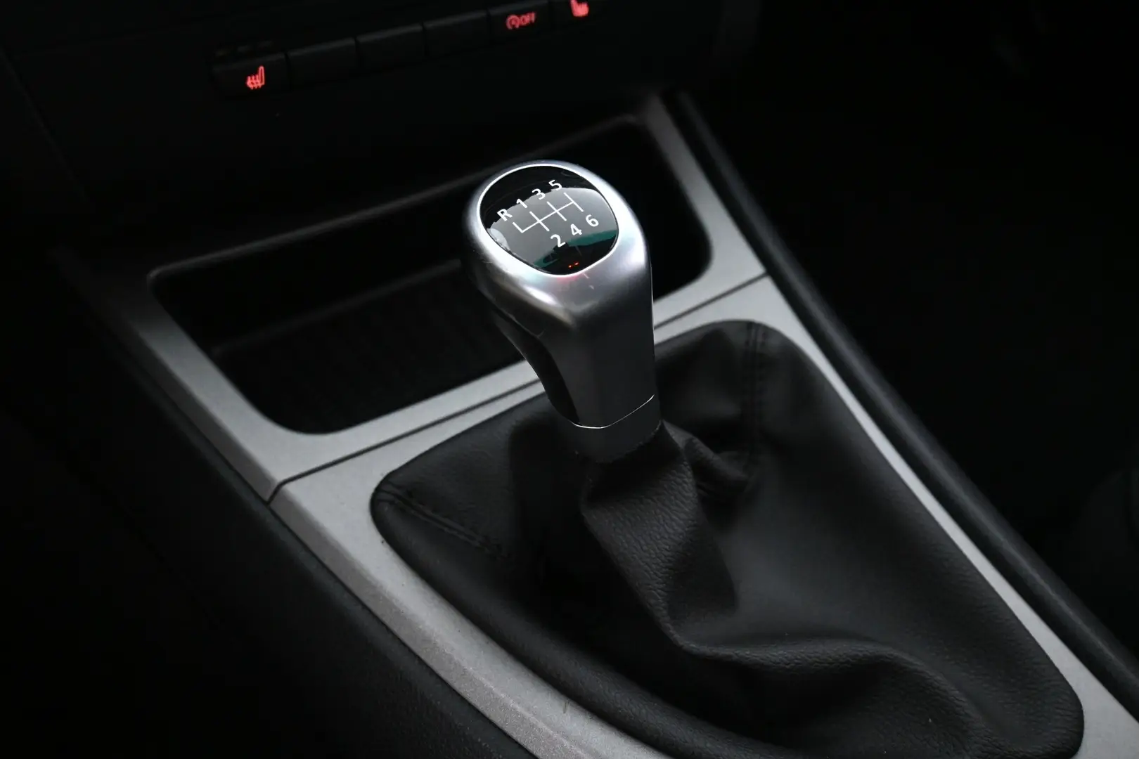 Car Image - 6SX8zRqDOWgMatmgcEHNxe