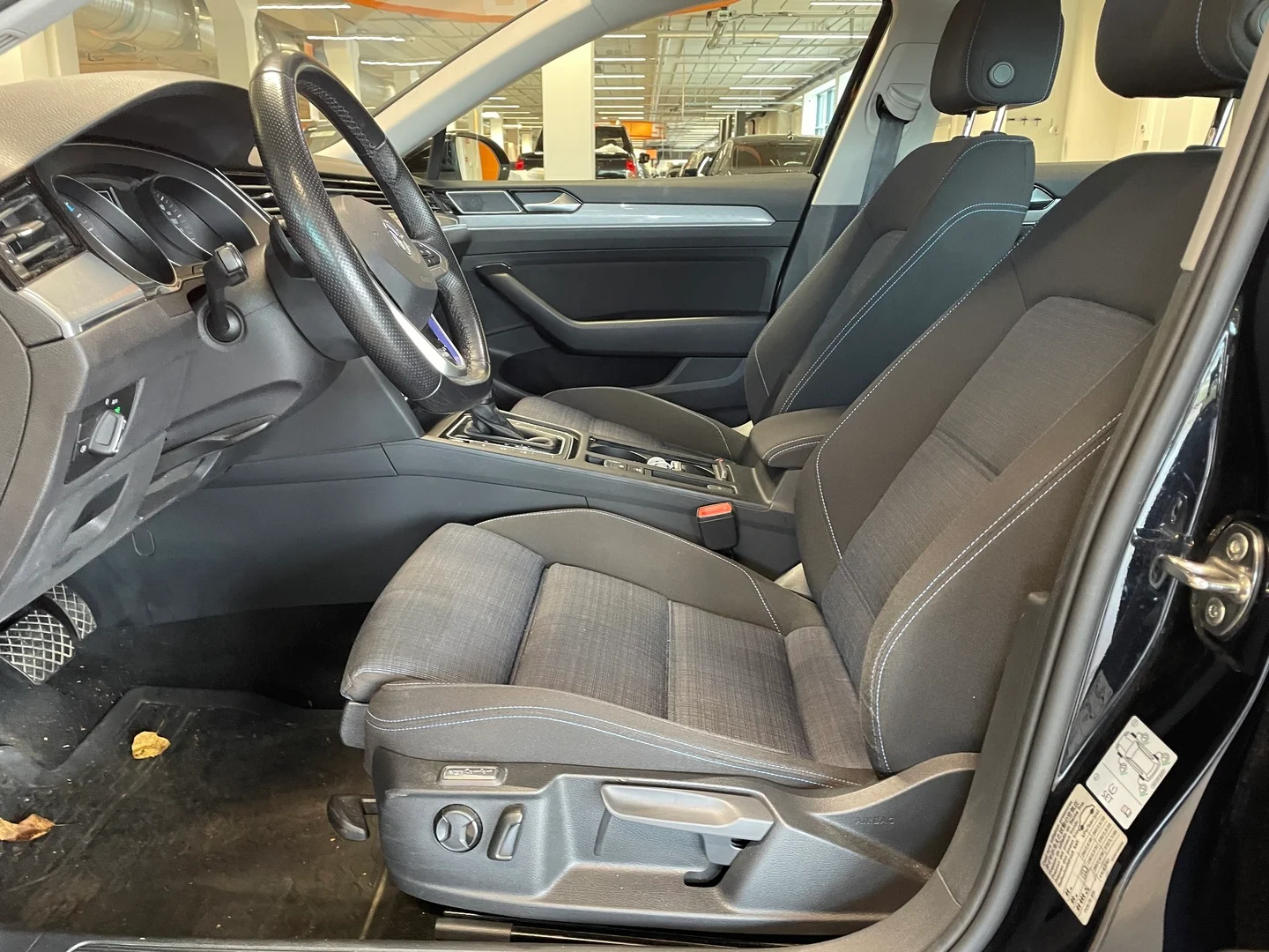 Car Image - r7yhjrQp9d8bEWDNl5RYX
