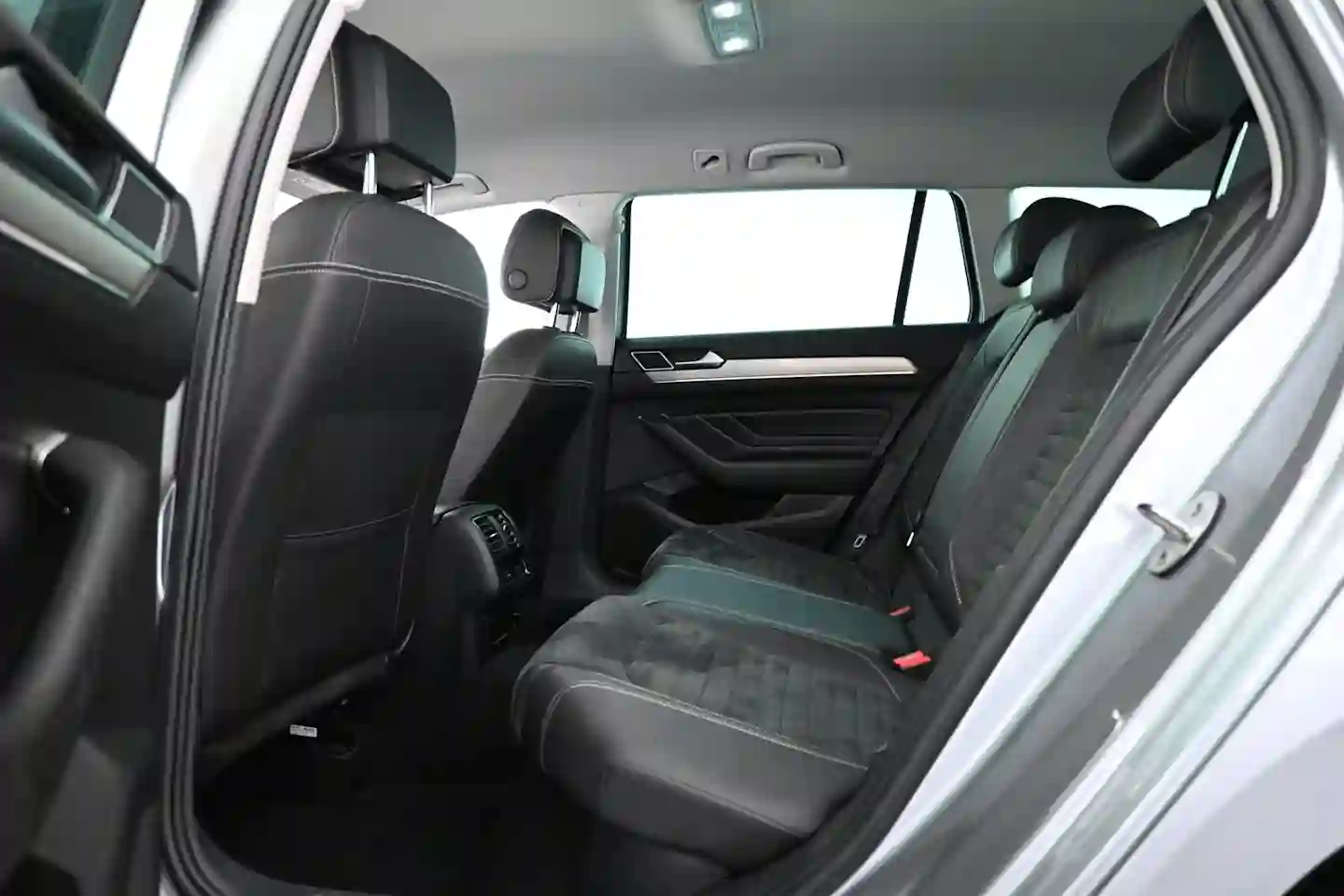 Car Image - 4WxI4rjex6lI6QBCWIs0GX