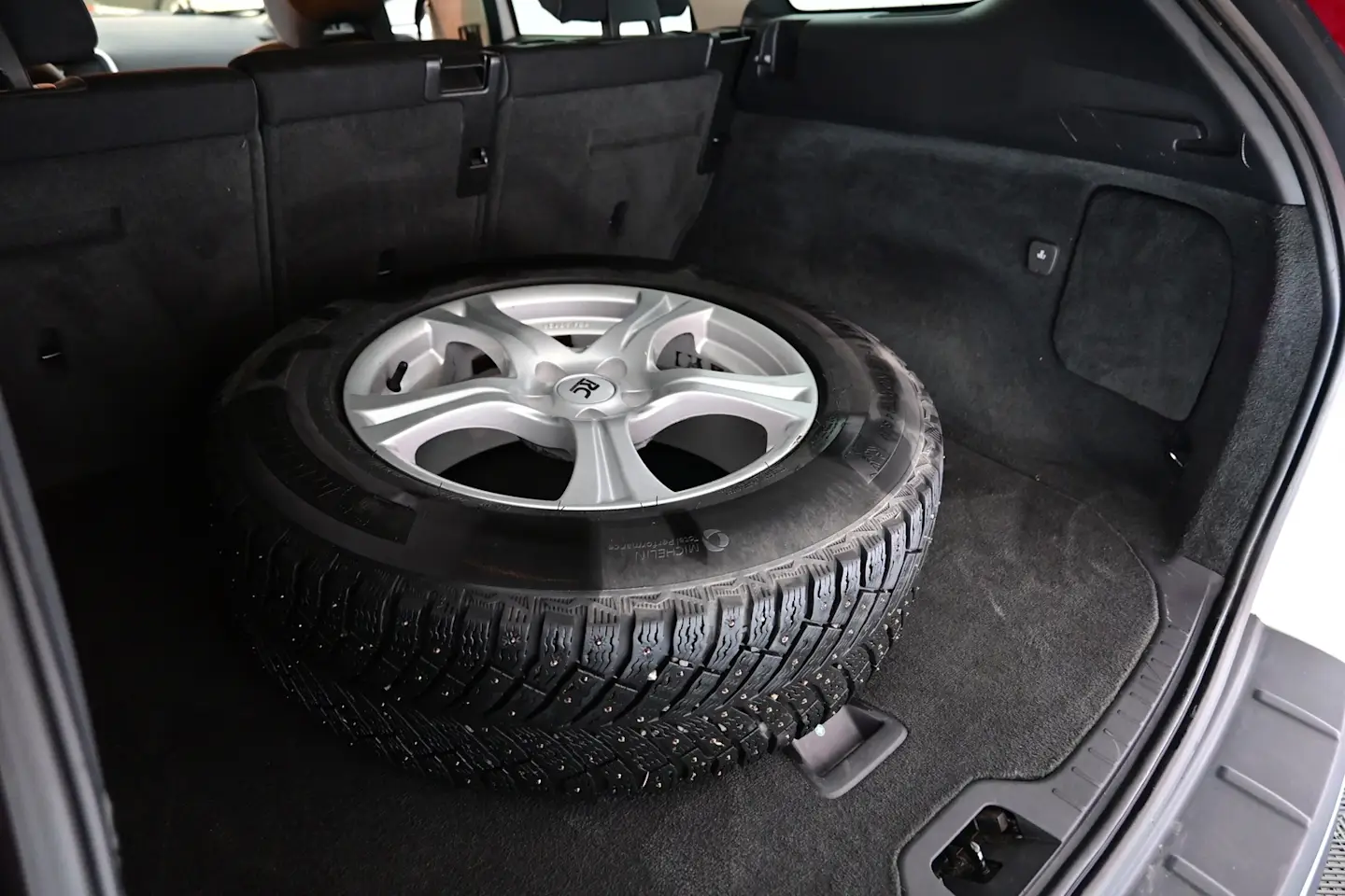 Car Image - sjExv0jxseicr3U6eN9uZ