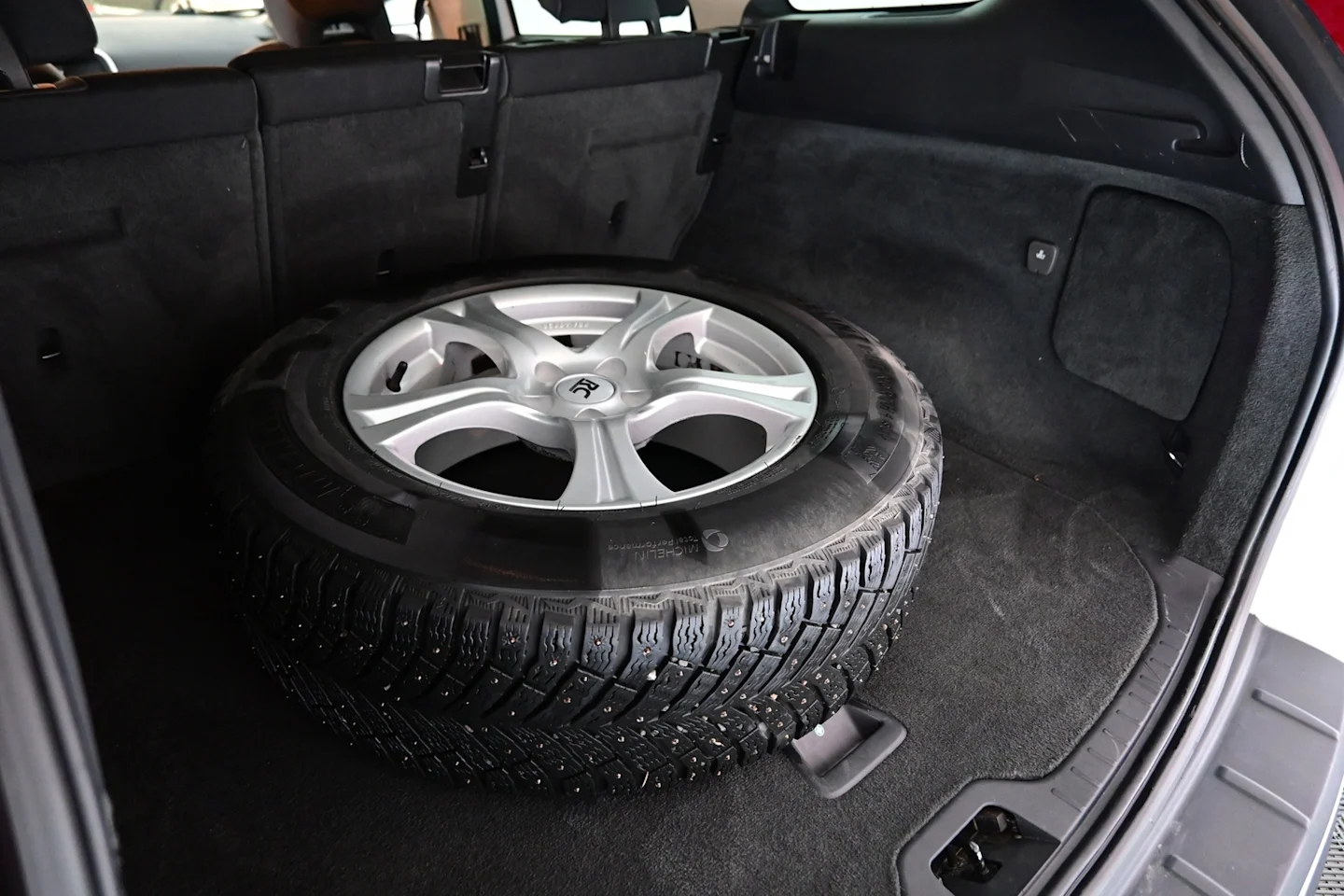 Car Image - sjExv0jxseicr3U6eN9uZ