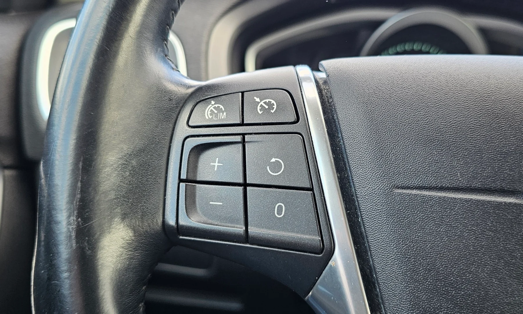 Car Image - cLFuiT1fYZs2dqsgCaLNG