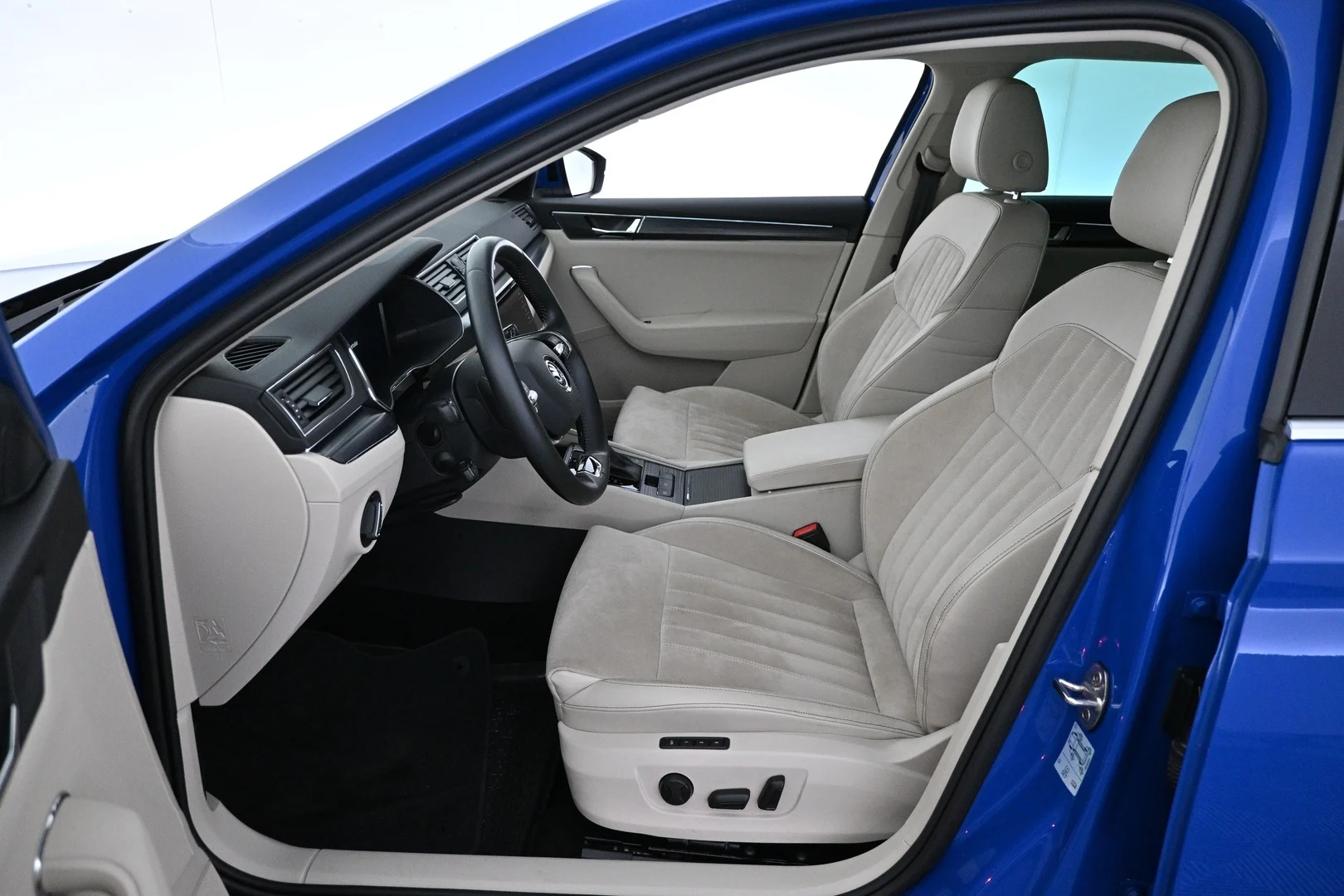 Car Image - oDLuDpchD0KMGrIewqj9K