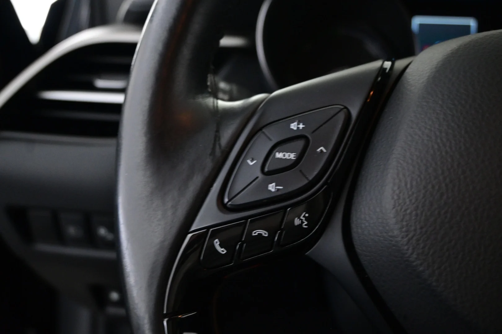 Car Image - 3gR0t5C0iWaHQrGG1zU1Yj