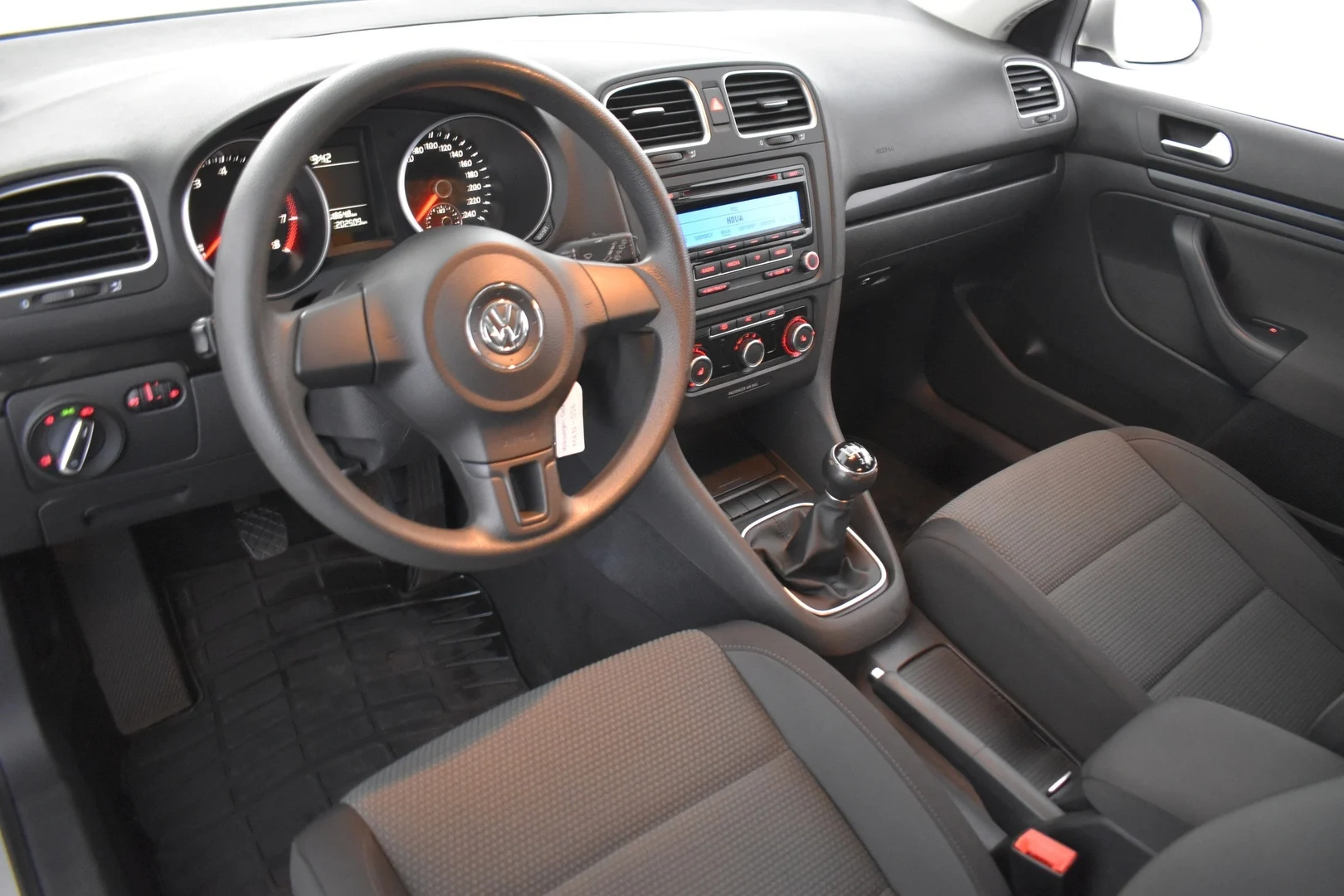 Car Image - 2zyiy1cli5QgAD4EVd4WIl