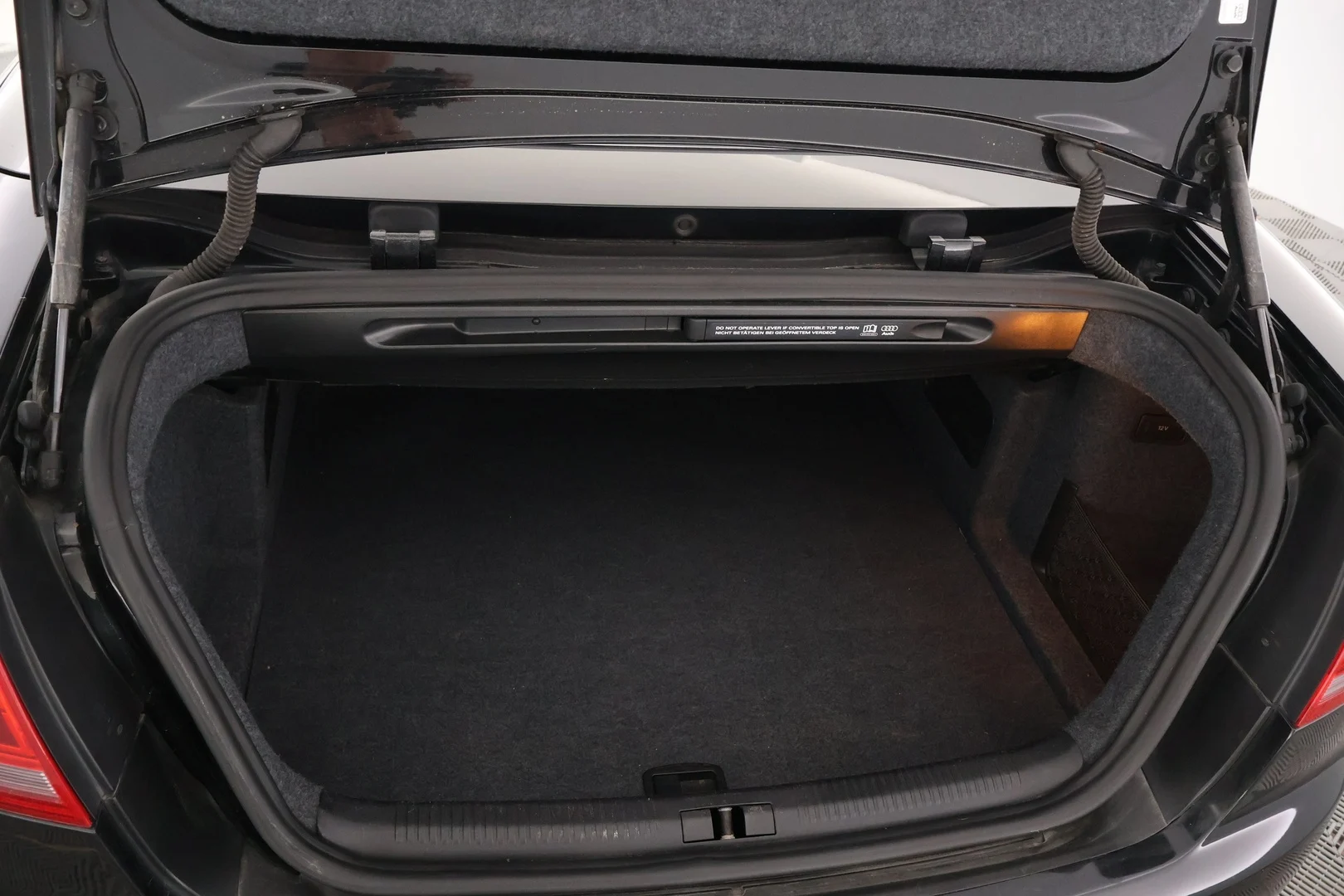 Car Image - 52LZ61f0KRxCprt8ybShWA