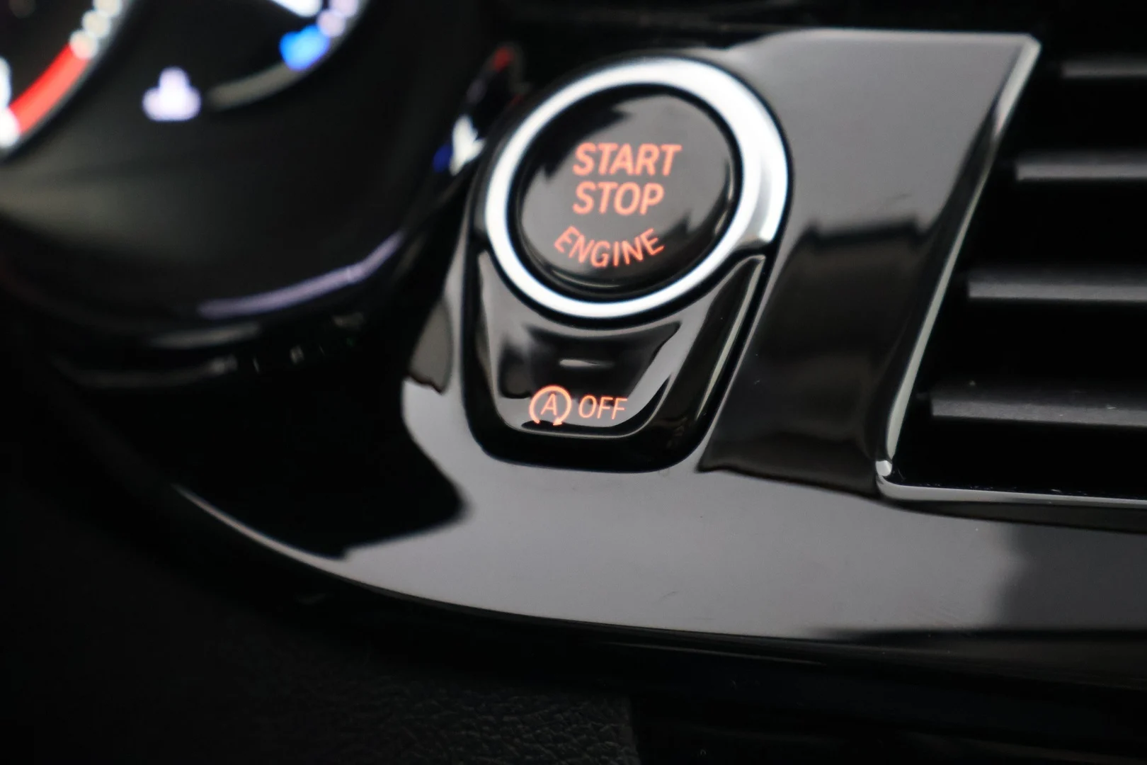 Car Image - 6tbKGmFcXYVzY8q3CuGAIF