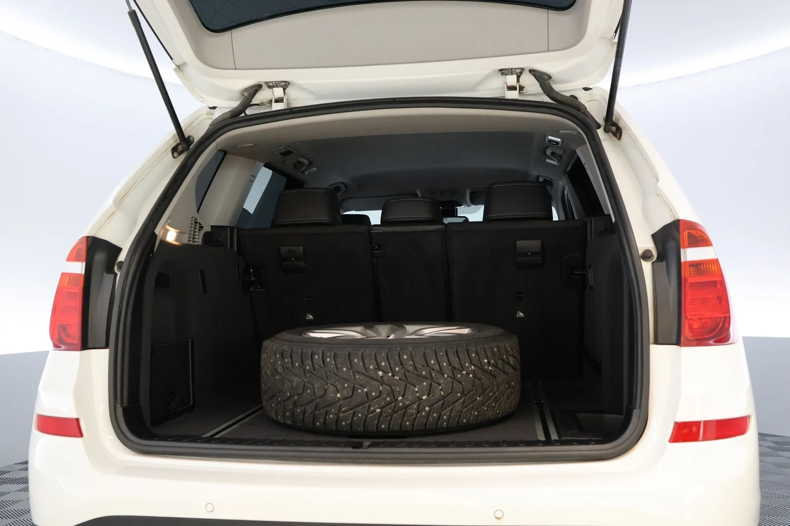 Car Image - 5LyDYvqSSVmjGGdexGcQyD
