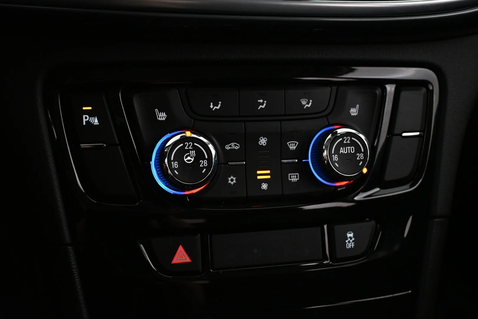 Car Image - 5cGMc152mDRSfGwpH5drmc