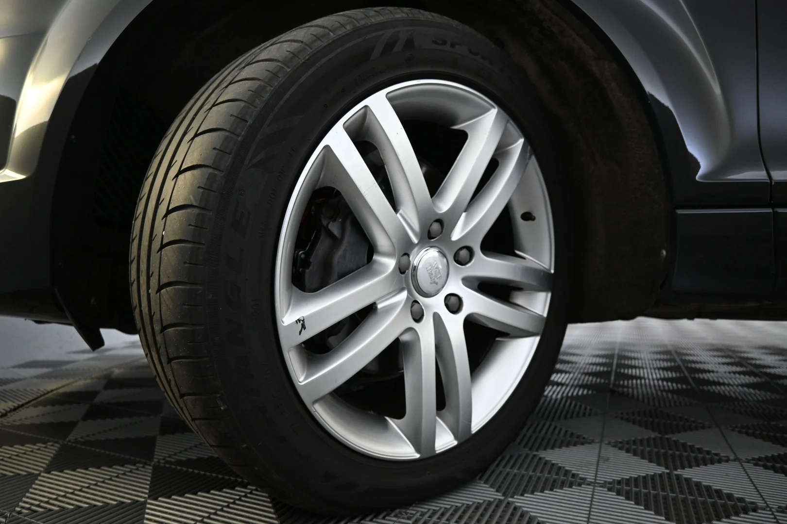 Car Image - 36KJjv3ftI16k4BrkRz7dI