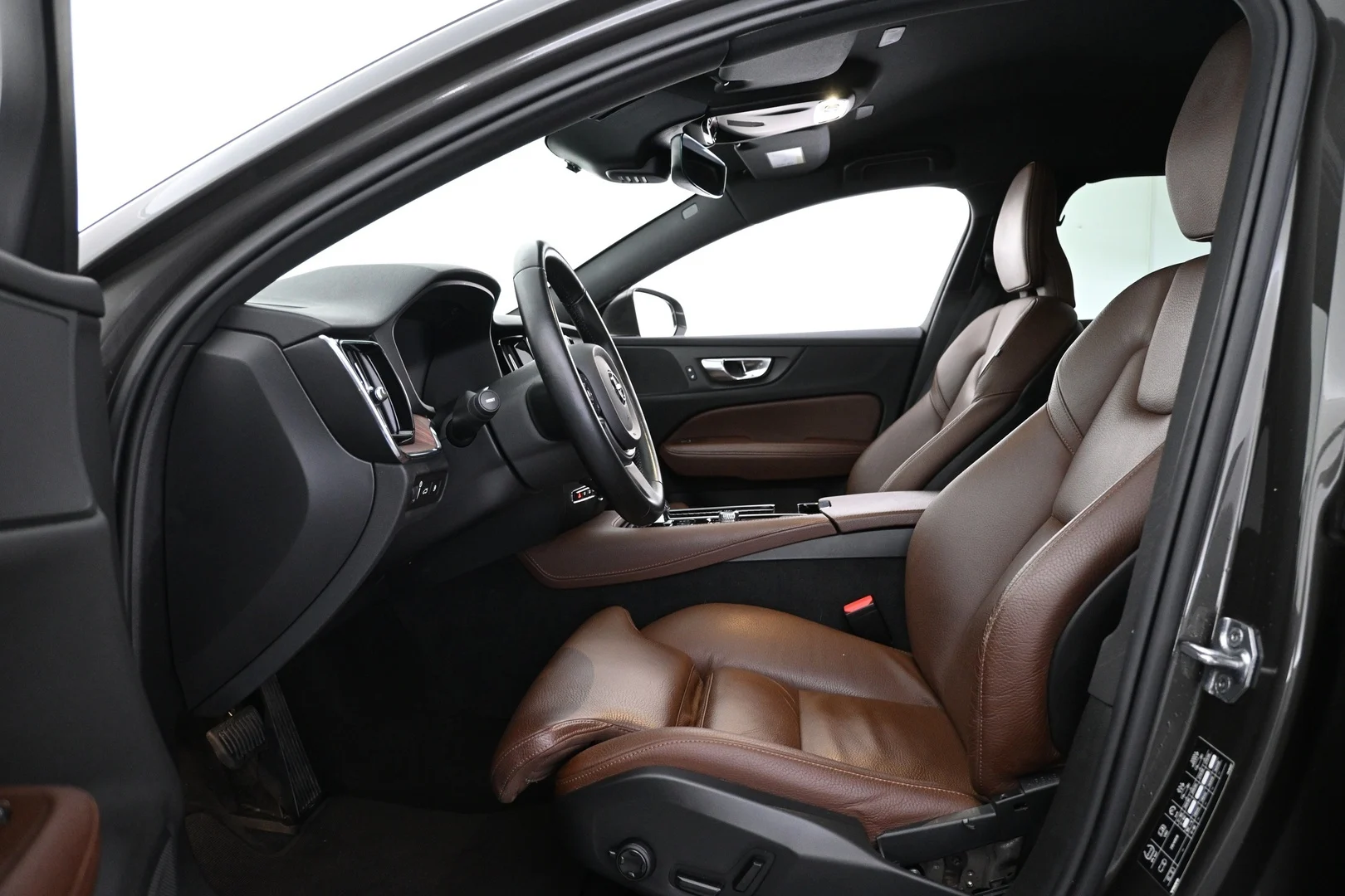 Car Image - rJ94EBuncl1Smig6gmRBJ