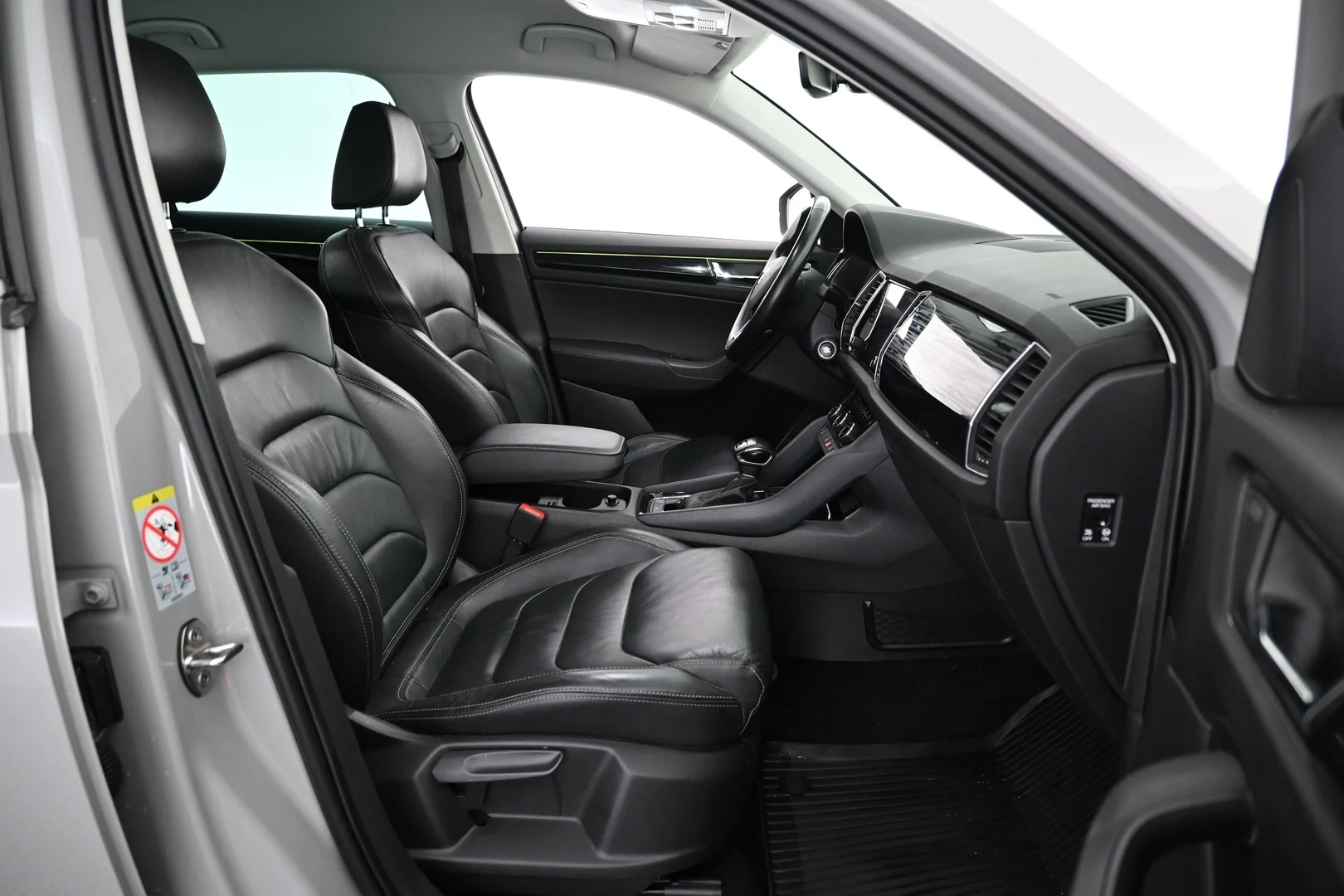Car Image - 78qsuQZrU1wjsuHtzvtKcH