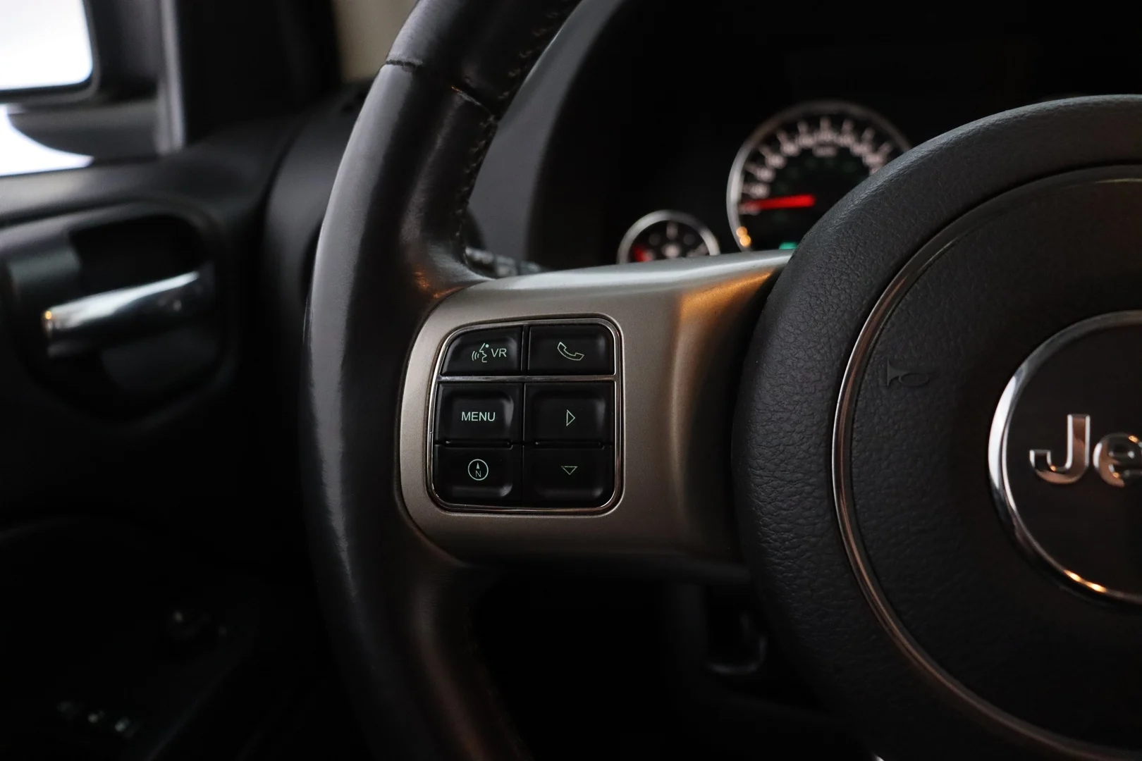 Car Image - 34R1sUvPAlIY73QcrsbPA8