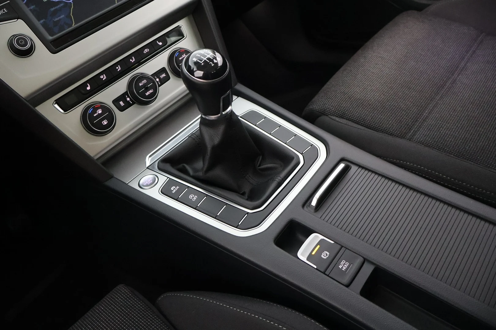 Car Image - gYQnADnfo8858KXRKjg7I