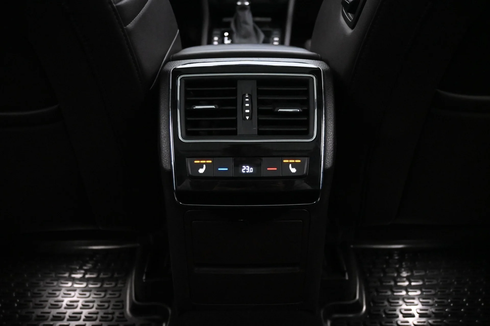 Car Image - 3cg8e9y12WzkCdigtxznQv
