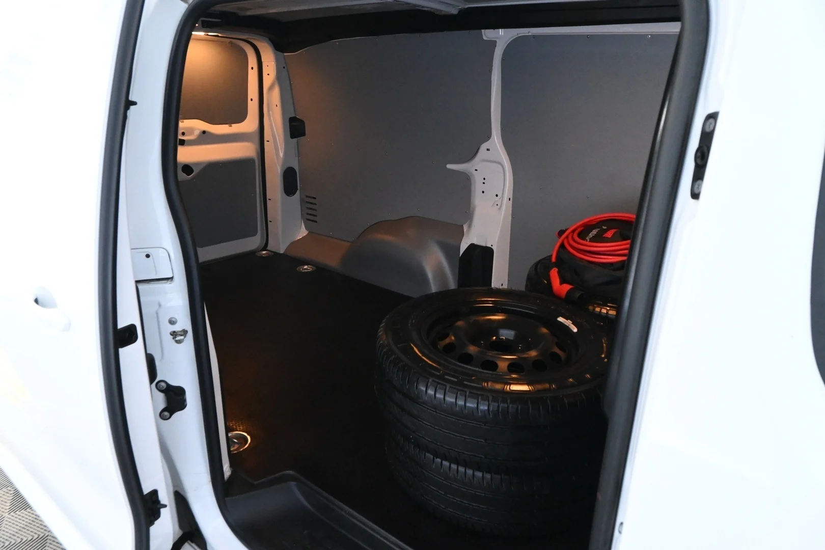 Car Image - XPDmlEzmLAROkvusokYE7